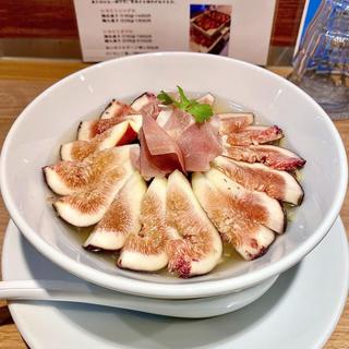 いちじくとハモンセラーノの冷やし鶏Soba