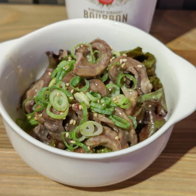 まぐろ胃袋塩ダレ和え(野毛まぐろ食堂)