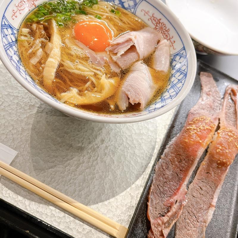 醤油ラーメン、肉寿司(鶏soba座銀 横浜西口店)