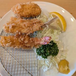 ミックスフライ定食（アジ・えび・コロッケ）