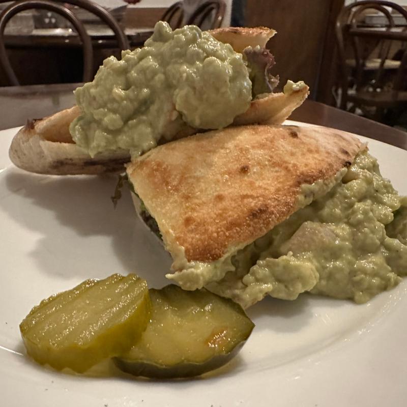 アボカドと海老のアンチョビ・マヨサンド(チンクエ)