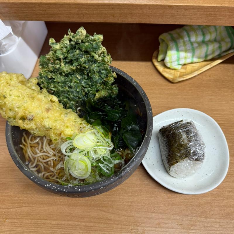 春菊天そば　ちくわ天　おにぎり(葛西めんや)