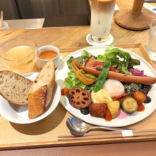 野菜たっぷりモーニング(パンカラト ブーランジェリーカフェ)