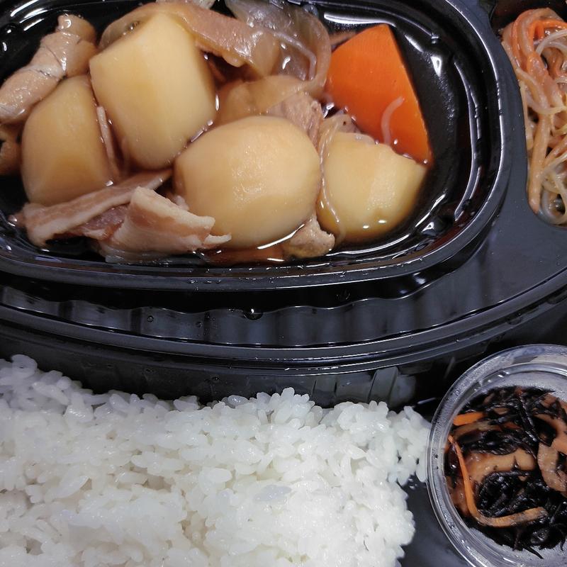 肉じゃが弁当（味噌汁付き）(恵比寿 土鍋炊ごはん なかよし 並木橋店)