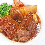 ラム肉の赤ワイン煮込み
