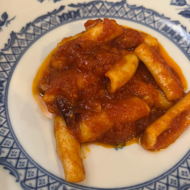 南イタリア名物手打ちパスタ"カヴァテッリ"ンドゥイヤのトマトソース(Hostaria CasaBella ホスタリア カーサベッラ)