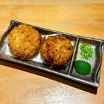 比内地鶏のそぼろといぶりがっこの塩コロッケ