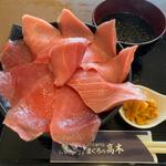 本マグロ赤身中トロ丼　追いウニ