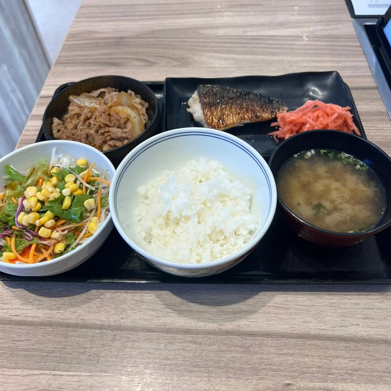 牛さば定食　生野菜サラダ(吉野家 尾久橋通り舎人店)