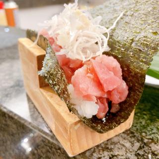 ねぎとろ手巻(すし辰の立ち食いminamoa店)