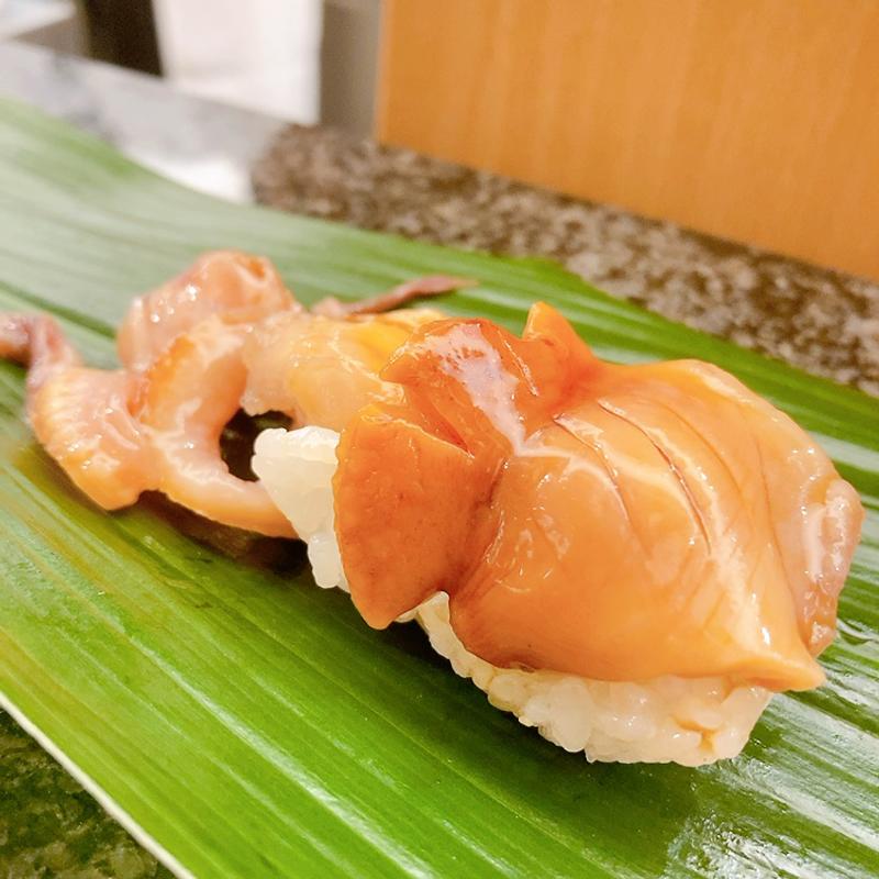 赤貝（紐付き）(すし辰の立ち食いminamoa店)