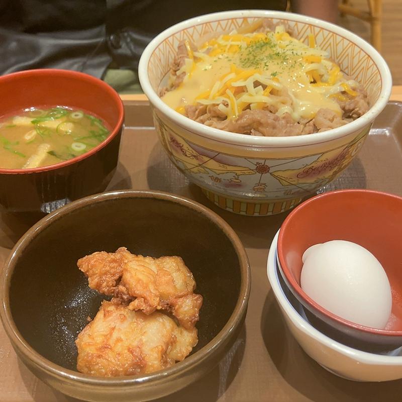 特盛チーズ牛丼温玉唐揚げ(すき家 石和店 )