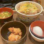 特盛チーズ牛丼温玉唐揚げ