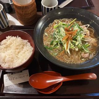 肉そば　ライス付き(浪花そば ツイン21店 （なにわそば）)