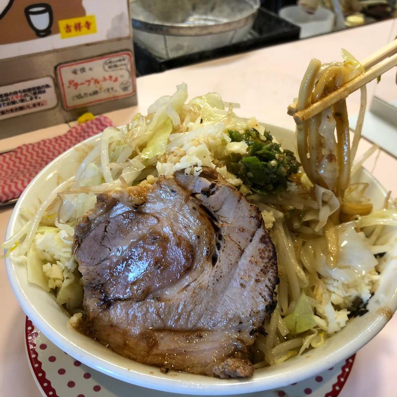 大きい！ぶた1枚中ラーメン(成蹊前ラーメン )