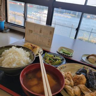 鶏のもも焼き定食(あたり食堂)