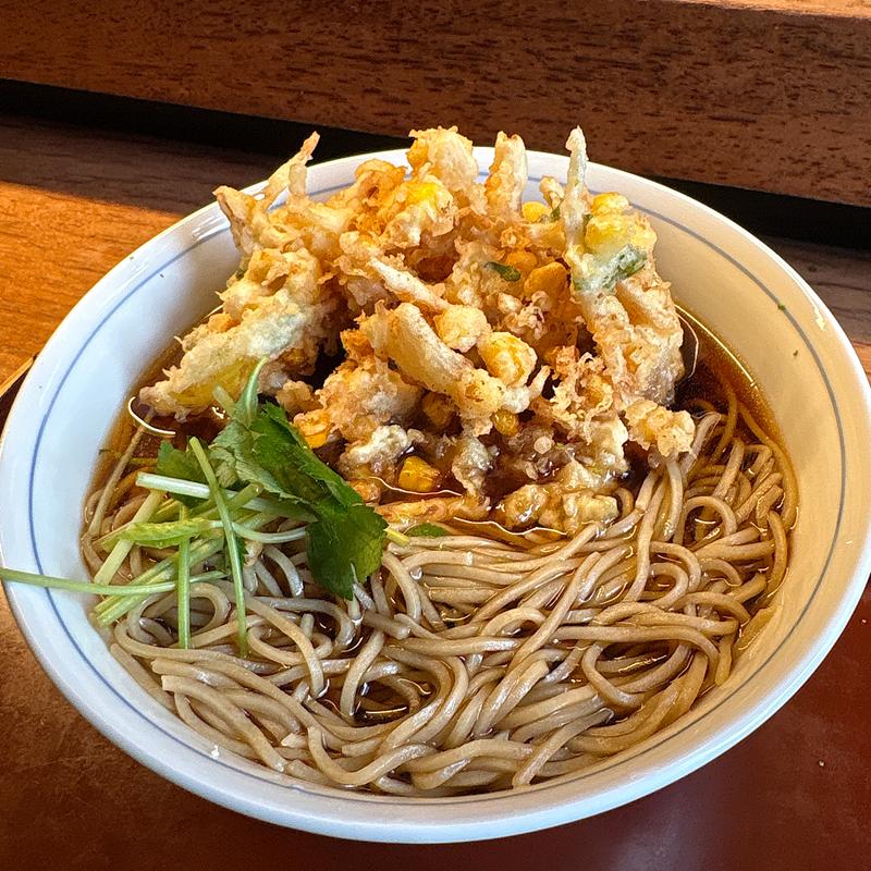 とうもろこしと芝海老と新生姜のかき揚げ蕎麦(吉祥庵 目白店)