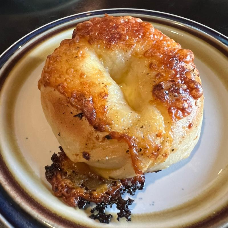 チーズ＆チーズのベーグル(Cinema Coffee Umbrella)