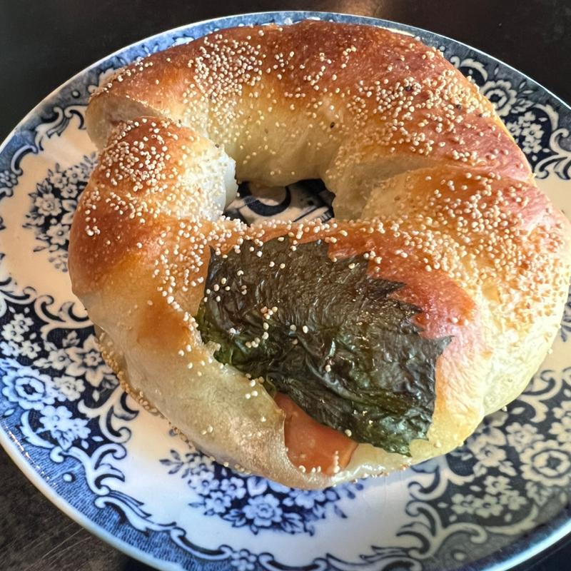 ベーコンと大葉のベーグル(Cinema Coffee Umbrella)