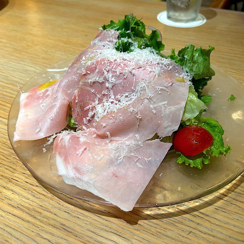 イタリアハム“モルタデッラ”とグリーンサラダ(DUMBO PIZZA FACTORY（ダンボピザファクトリー）仙台)