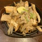 豚肉とエリンギのバターぽん酢鉄板焼き