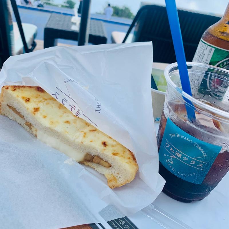 照り焼きチキンのラクレットチーズサンド(The Main テラスカフェ)