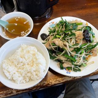 肉ニラ炒め、ご飯 中