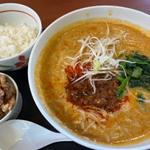 胡麻香る四川風担々麺