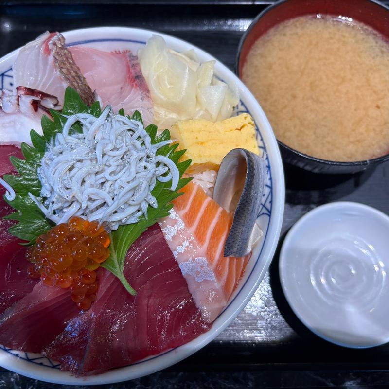 海鮮丼(大盛)(さかな屋食堂ウロコジュウ)