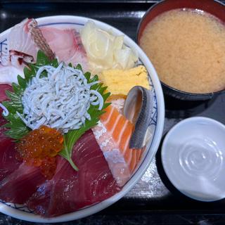 海鮮丼(大盛)(さかな屋食堂ウロコジュウ)