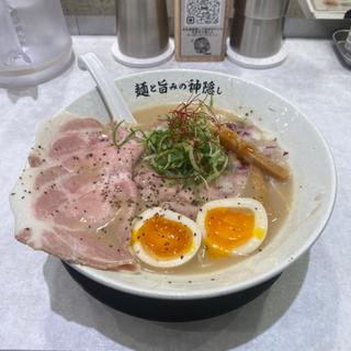プレミアム神旨みのとんこつラーメン(麺と旨みの神隠し なんば店)