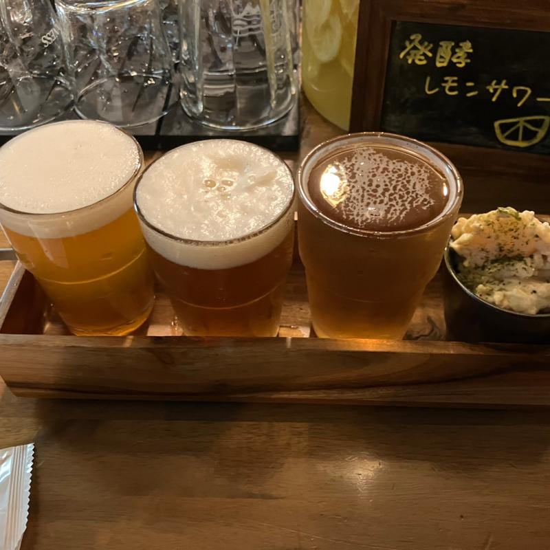 3種飲み比べ+前菜一種（奈良漬のポテトサラダ）(ALE HOUSE 加美屋)
