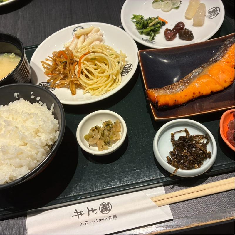 鮭西京漬膳(竈炊き立てごはん 𡈽井 京都駅八条口店)