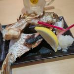 鯛カマの塩焼き