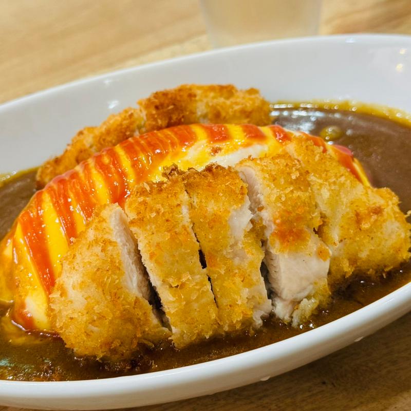 薬膳オムライスカレー、チキンカツトッピング(木の香り )