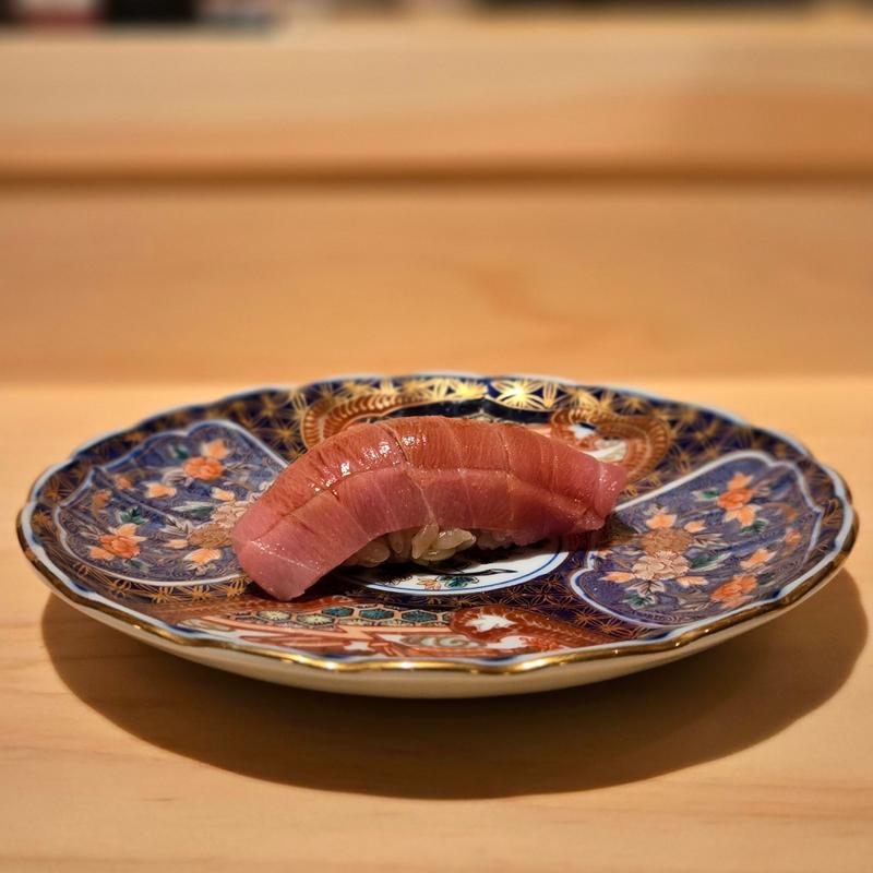 鮪 中トロ 握り(築地青空三代目 博多)