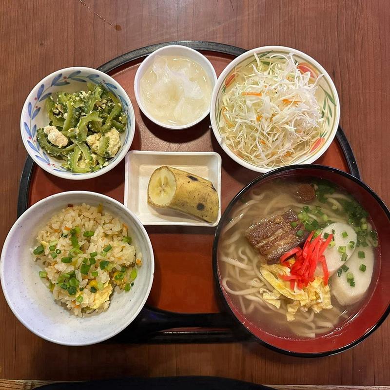 Bランチ 沖縄そば定食(アクアリュウム喫茶 慈伴賜)