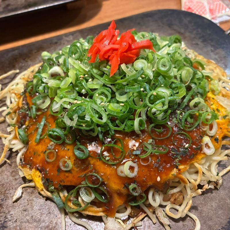 そば肉玉（¥900）+イカ天(¥160）(お好み焼き 裏島)