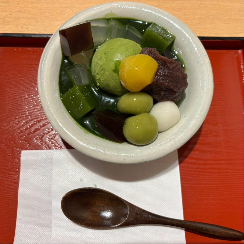 抹茶アイスのクリームあんみつ(祇園小石)
