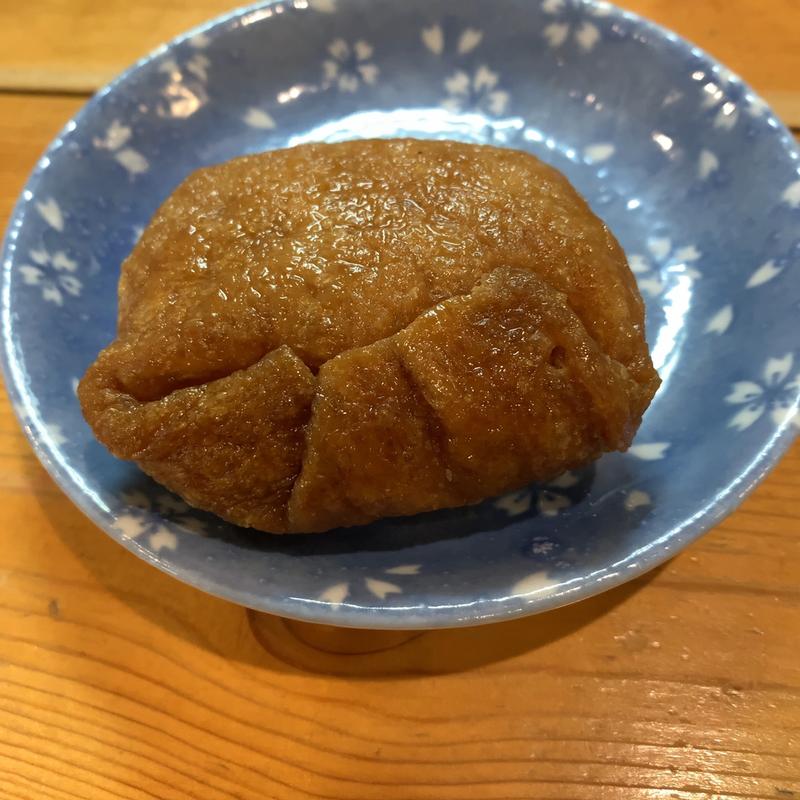 越後家のちょっと大きめ おいなりさん(支那そば 大和 稲荷町本店)