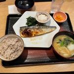 さばの炭火焼き定食、たっぷり野菜の麦みそ汁(大戸屋ごはん処 川崎銀柳街店)