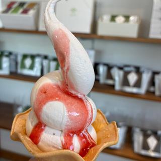 完熟いちごの自家製いちごソフトクリーム