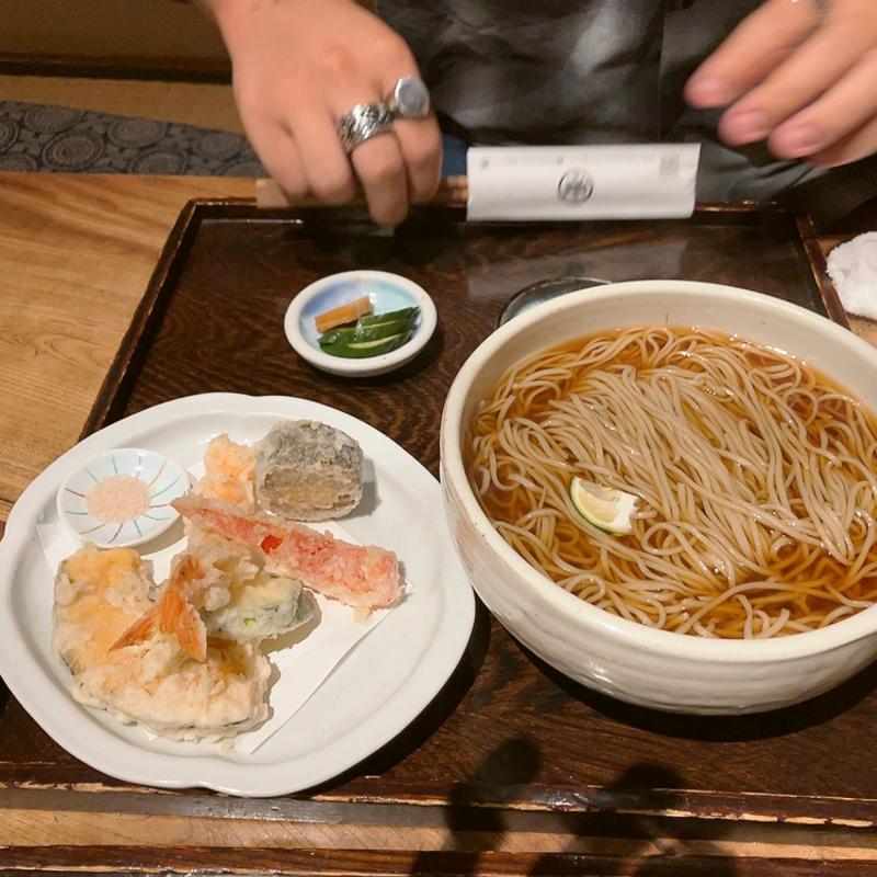 かけ蕎麦大盛りミニ天ぷら(蕎麦料理處 萱)
