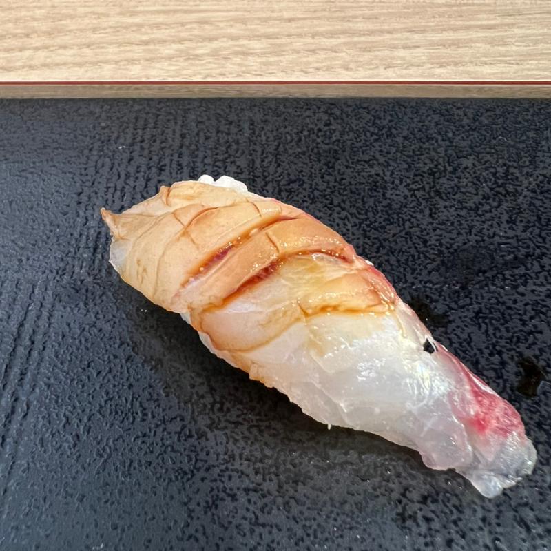 淡路産もみじ鯛の握り(鮓 くおん)