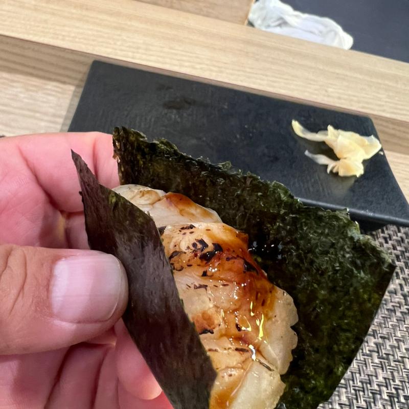 ホタテの炙り手巻き(鮓 くおん)