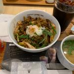 秋茄子の自家製肉味噌甘辛どんぶり