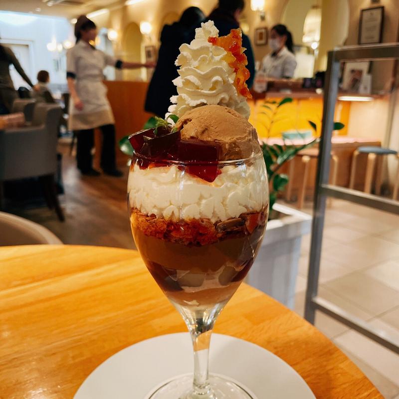 ロイヤルミルクティーパフェ(ティーハウス リプトン 三条本店 )