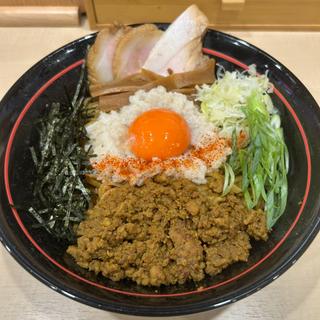 カレー黒豚まぜそば〜背脂を添えて〜(麺屋　えぐち)