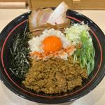 カレー黒豚まぜそば〜背脂を添えて〜(麺屋　えぐち)