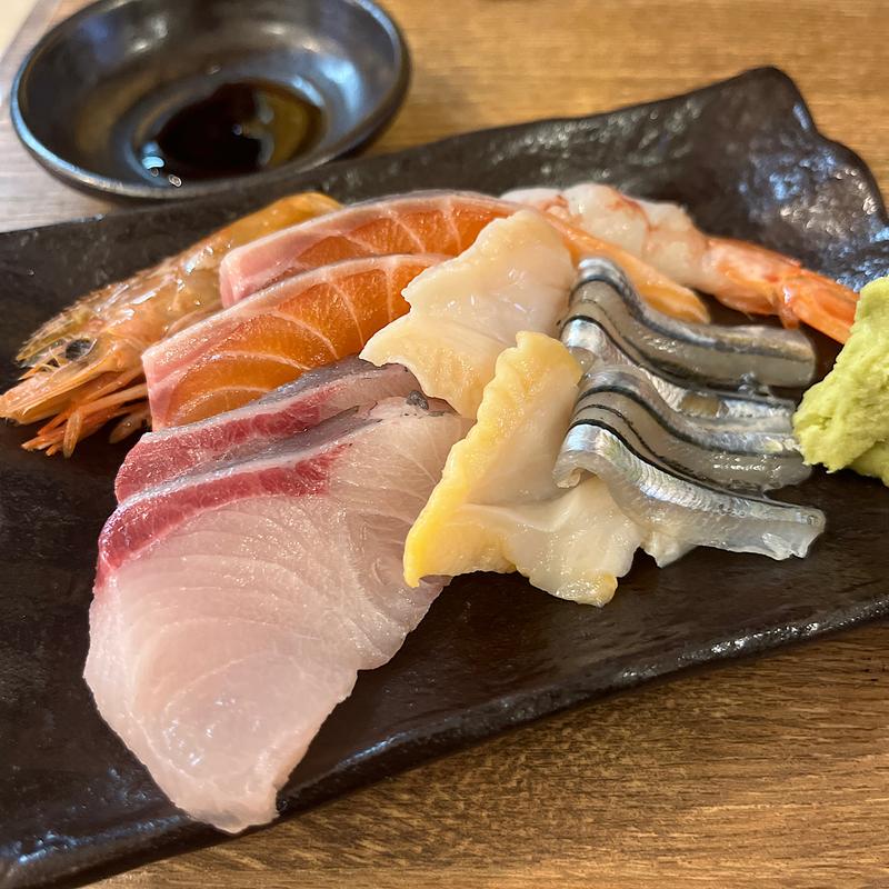 お造り盛り合わせ(立ち飲みやみー)